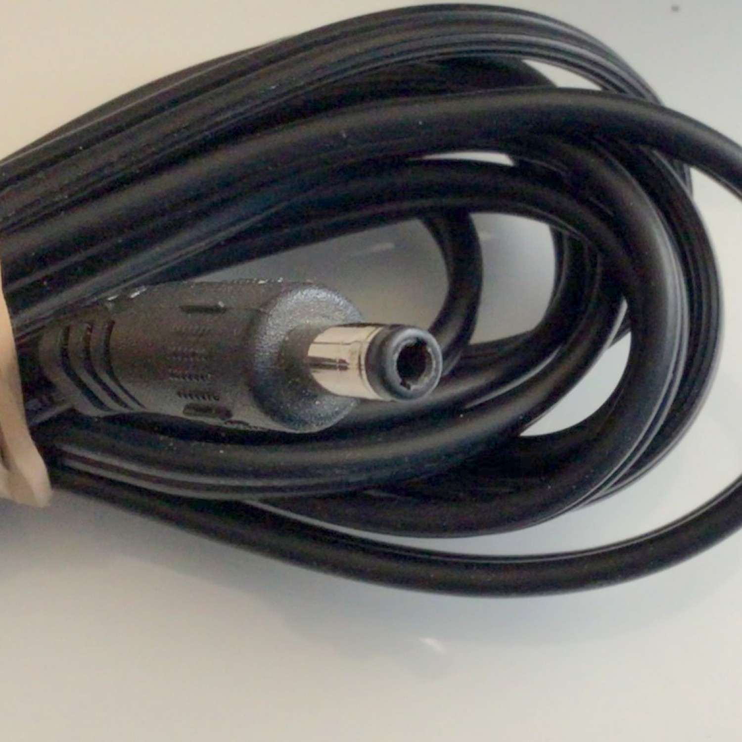CARGADOR / ADAPTADOR DE FUENTE DE ALIMENTACION LEI / VCA-VCD / NUMERO DE PARTE MT15-5050200-A1 / ENTRADA VCA 100-120V~ 50/60HZ 0.5A / SALIDA VCD 5.0V 2.0A / MODELO MT15-5050200-A1 - Imagen 4
